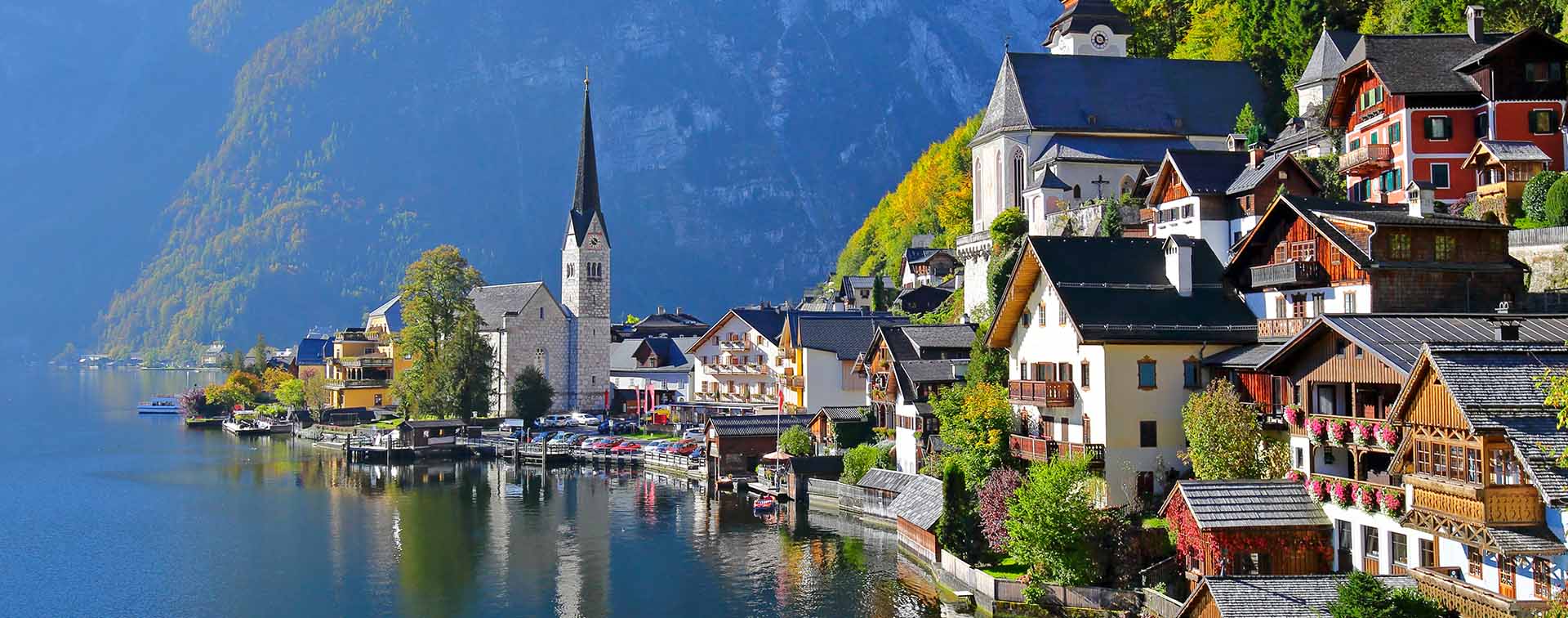 Village Hallstatt on Lake Hallstatt in autumn